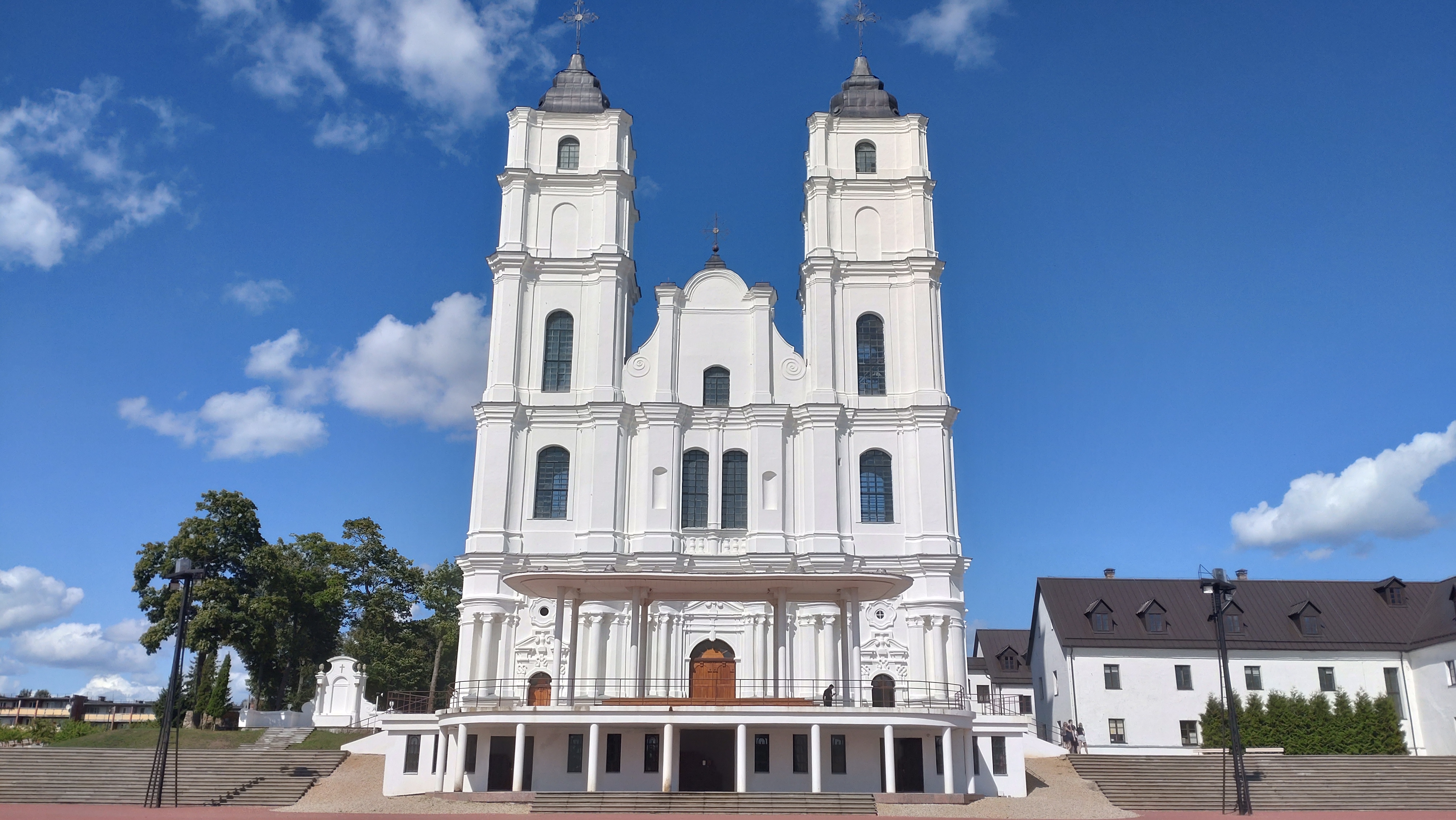 Aglonas bazilika. Papildu vilcieni uz Aglonas svētkiem.