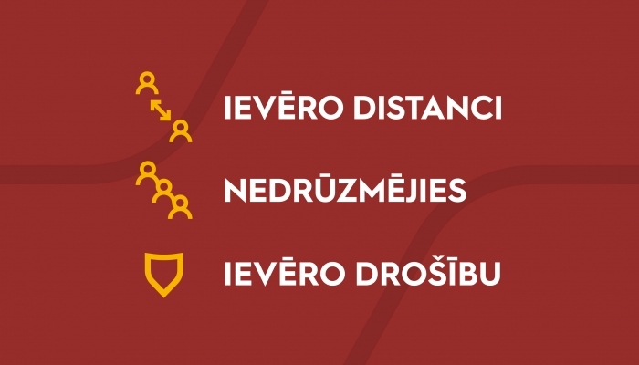 Keep a distance! Don't crowd! Pay attention to safety!